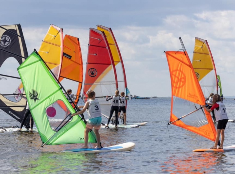 OBOZY WINDSURFINGOWE DLA DZIECI I MŁODZIEŻY 